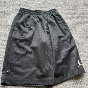 Gym shorts puma for boys.